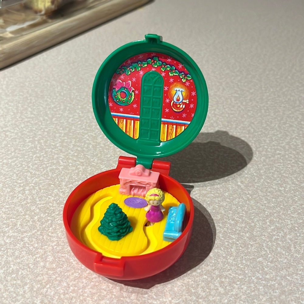 Vintage Polly Pocket Christmas Compact
